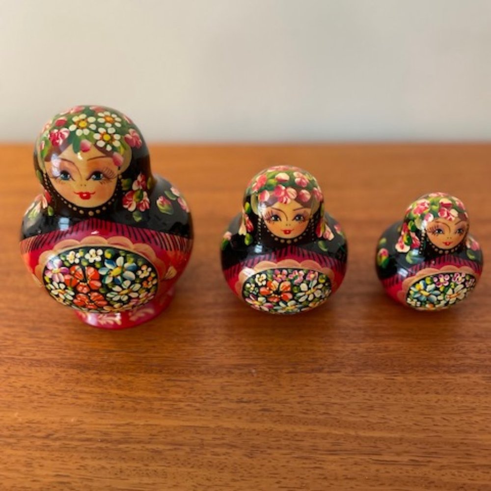 Lacquer Nesting Dolls - Picture 3 of 3